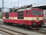 371 003  Kůča  wartet auf ihren nchsten Einsatz in Dresden Hbf.