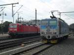 371 201 begegnet der 143 885 am 15. Mai in Dresden Hbf.