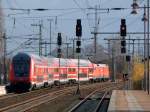 S1 nach Schna gezogen von 182 017 bei der Ausfahrt aus dem Dresdner Hbf.