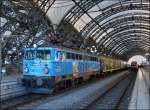 - Sonderzug - Am 28.12.2012 stand die 1042 520-8 der Centralbahn mit einem Sonderzug im Dresdener Hauptbahnhof.