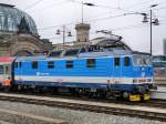 371 001 beim ankuppeln an den EC.
DResden HBF 6.4.13