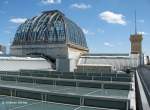 Dresden Hauptbahnhof; Blick ber die rekonstrierte Dachkonstruktion zur Kuppel des Haupteinganges und zum sdlichen Uhrturm - 19.08.2006
