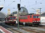 Whrend die CD-Lok 371 004 auf ihren nchsten Einsatz wartet kommt 155 072 vorbei - Dresden Hbf, 07.02.2007
