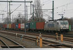 Metrans / Hamburger Hafen und Logistik AG (HHLA)386 010-3 durchfährt am 19.