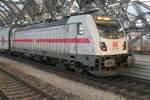 DB 147 593 hinter dem IC2 nach Rostock wartet in Dresden Hauptbahnhof auf Abfahrauftrag im Februar 2026