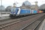 ein Frachtzug mit der führenden 388 022 und einer weiteren abgebügelten Maschine bei der Durchfahrt durch Dresden Hbf Nordseite Richtung Tschechien im März 2026. Es ist wieder ein Lotteriespiel, auf welcher Seite die Güterzüge entlang fahren... 