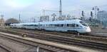 Der erhaltene 605 019 von DB Systemtechnik Minden steht an einem Morgen im April 2026 bereit zu einem Einsatz in Dresden Hauptbahnhof