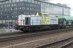 Die Rangierlok der Hafenbahn Dresden, die modernisierte 203 163 bei der Durchfahrt durch Dresden Hauptbahnhof mit einer �bergabe Richtung Pirna im Mai 2026