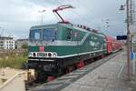 Bei der chaotischen Betriebssituation im Raum Dresden bekommt man als positive Beigabe immerhin auch mal abwechselungsweise Bespannungen pr�sentiert, hier am Dresden Hbf die 143 841 vom DB Mietpool vor einer Verst�rkung einer S-Bahn Richtung Pirna im ...