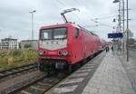 Letzte Woche, Mitte Juni 2026, unternahm auch die als 112 006-2 beschriftete 114 006 von Wedler Franz Logistic, LEW Fabriknummer 21299 von 1991, Aushilfsdienste bei der S-Bahn Dresden, hier am Dresdener Hauptbahnhof, Ostseite Gleis 4 