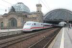 ICE 1 mit dem am Schlu� stehenden 401 151 bei der Abfahrt in Dresden Hbf auf Gleis 12 im Juni 2026