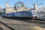 Der an einem Morgen im Juni 2026 versp�tete EC nach Prag wurde vom Fahrdienstleiter sofort auf Gleis 3 in Dresden Hbf umgeleitet; der Fotograf freut sich �ber dieses Motiv 