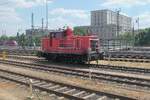 in Dresden Hbf Ost abgestellte 362 362 (leicht zu merkende Loknummer) vor dem Geb�ude der HTW Ende Juni 2026