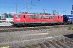 G�terzug mit f�hrender 155 123 von LDK, hergestellt von LEW 1980 mit der Fabriknummer 16714 f�r das Bw Erfurt, bei der Durchfahrt durch Dresden Hauptbahnhof auf Gleis 3. Es ist nach wie vor Lotteriespiel, wo die G�terz�ge langfahren, solange das Kreuzungsbauwerk an der Falkenbr�cke noch gebaut wird.