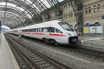 Abfahrender ICE der  organisierten Verantwortungslosigkeit  mit dem am Schlu� stehenden ICE/ Neigetechnik 7-teilig 411 564 nach Frankfurt/M. im August 2026 in Dresden Hbf.