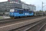 Nachdem ich sie letzte Woche erst auf einer �berf�hrungsfahrt mit der Schwesterlokomotive 372 010 gesehen habe, die 372 014 f�hrt mit der L�fterseite gesehen an einem Morgen im September 2026 eine