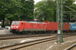 DB 189 011-0 mit Containerzug durchfhrt den Dresdner Hbf in Richtung Bad Schandau.