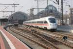 Doppelpack ICE-T verlsst am 07.03.2012 den Dresdener Hauptbahnhof.Auf dem Nachbargleis wartet CD 371 001 auf neue Aufgaben.