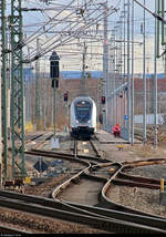 Tele-Blick auf DBpbzfa 668.2 mit 146 559-0 DB. Die IC2-Garnitur steht im Abstellbahnhof Dresden-Reick auf der Bahnstrecke Děčín–Dresden-Neustadt (Elbtalbahn | KBS 241.1).
[8.12.2018 | 12:57 Uhr]