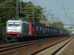 E 186 140 mitn Containerzug in Dresden-Strehlen am 12.7.11 