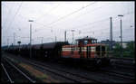 Mit einem für eine Nebenbahn langen Güterzug fährt hier die DKB V 24 am 13.5.1995 durch den Bahnhof Düren.