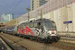 115 509-2 '80 Jahre Autozug' in D�sseldorf Hbf mit einem Ausstellungszug von Frankreich, April 2013.