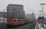 Am 17.01.2021 zogen Railpool 151 043 und 151 028 den leeren Andernacher Stahlzug nach Oberhausen-West durch Düsseldorf-Rath.