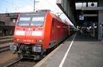 146 022 als endender RE6 bei der Einfahrt in Dsseldorf Hbf, Gru an den TF 28.7.2008