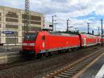 146 023-7 mit RE 1 nach Paderborn in Dsseldorf Hbf am 17.07.2011