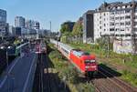 Abschied vom IC 2311: Die 101 136-0 durchfährt am 30.04.2026 mit einer IC1-Garnitur von Westerland nach Köln den S-Bahnhof Düsseldorf-Wehrhahn. Erst im Sommer wird dieser Zug wieder verkehren, dann aber als ICL.