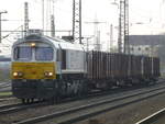 247 053-2, die als Seitenanschrift 9280 1266 453-0 D-DB besitzt, steht, mit ihren kurzen 5 Wagen Zug, vor einem roten Signal in Duisburg-Bissingheim, am 19.03.19.