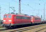 Ex DB 151 141-9 & 151 002-3, die jetzt in Besitz von Railpool sind, aber immer noch für DB Cargo fahren, rauschten am 07.04.19 am HP Duisburg Bissingheim mit einem schweren Coilzug nach Andernach