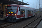 Regionalbahn nach Wriezen, nun ausgerichtet, steht zur Abfahrt in Eberswalde bereit.
21.10.2016  17:45 Uhr. Bahnsteig 1.