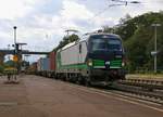 193 233 mit Containerzug in Fahrtrichtung Norden.