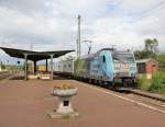 Am 23.06.2011 kam 185 152-6 mit dem ersten Containerzug von Baltic-Train nach Eichenberg. Eigentlich sollte der Zug in Gttingen zu einem Pressetermin am Containerterminal auflaufen, musste aber wegen einer Gleisbelegung eine Ehrenrunde nach Eichenberg drehen. Dort wurde dann umgesetzt und nach kurzem Aufenthalt ging es dann zurck nach Gttingen zum Fotoshooting. Baltic-Train ist die Containerzugmarke der K+S Transport GmbH, eine Logistiktochter der Kali und Salz Gruppe Kassel.