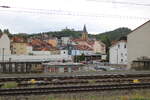Blick vom Bahnsteig in Eisenach Hbf hinauf zu Eisenachs Wahrzeichen, der Wartburg; 22.08.2025.