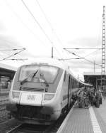 Ich mchte auch einmal versuchen ein Bild zum Thema die Bahn mit anderen Augen sehen einstellen und zwar ein Sonntagmittag Boarding eines IC nach Stralsund im Bahnhof Eisenach.