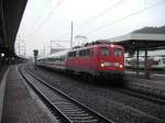 110 200-3 mit IC 1858 nach Stuttgart Hbf um 17.48 Uhr steht zur Abfahrt  bereit.Aufnahme, 14.03.2010.