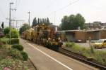 Ein Baufahrzeug von DB Netzinstandsetzung wartet am 12.06.2007 in Elmshorn auf die Abfahrt Richtung Neumnster
