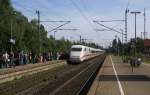 Ein ICE 1 nach Kiel Hbf passiert am 14.07.2007 den Bahnhof von Elmshorn