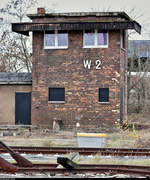 Blick auf das ehemalige elektromechanisches Stellwerk W2, Bauart 1912 von Siemens&Halske, des Weichenwärters (Ww), Außerbetriebnahme am 24.04.1998, im Bahnhof Elsterwerda.