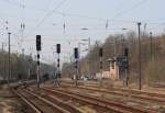 Die Sdausfahrt des Bahnhofs Elsterwerda (Richtung Dresden und Riesa) am 17.04.2012, aufgenommen vom Mittelbahnsteig
