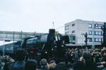 042 113-4 verlt am 23. Oktober 1977 nach einer feierlichen Zeremonie mit dem Sonderzug der DGEG Emden zur letztem Fahrt von DB-Dampflokomotiven des normalen Einsatzbestands ber die gesamte Emslandstrecke vor dem Dampflokverbot. (Siehe dazu auch den Film 13945)