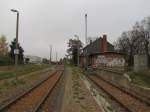 Der Bahnhof Emleben, der leider nur noch von Gterzgen angefahren wird, am 15.11.2013.