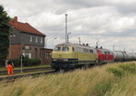 Railsystems RP 218 480-2 + 218 469-5 mit leeren Kesselwagen aus dem Tanklager, am 11.07.2016 im Bahnhof Emleben.