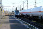 Einfahrt RE19 ET 25 2303 Flirt3 von VIAS in Emmerich am 12.02.2022 nach Arnhem Centraal.