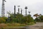 Blick auf die Überreste des 2017 außer Betrieb genommenen Gleichrichterwerks in Emmerich.
Mit der Inbetriebnahme der neuen Systemtrennstelle auf der freien Strecke an der Landesgrenze wurde dieses Schaltwerk überflüssig.

Emmerich 12.10.2024