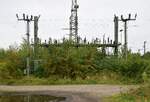 Blick auf die Überreste des 2017 außer Betrieb genommenen Gleichrichterwerks in Emmerich. Mit der Inbetriebnahme der neuen Systemtrennstelle auf der freien Strecke an der Landesgrenze wurde dieses Schaltwerk überflüssig. 

Emmerich 12.10.2024