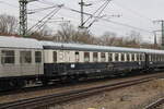 Classic Courier Speisewagen 56 80 88-85 103-1 WRs D-ZUEGE im DBK 1798 aus Schorndorf, am 13.12.2025 in Erfurt Hbf.