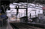Hauptbahnhof Erfurt -     Im Hintergrund fährt ICE 1205 nach Innsbruck zum Gleis 1 in den Bahnhof ein.